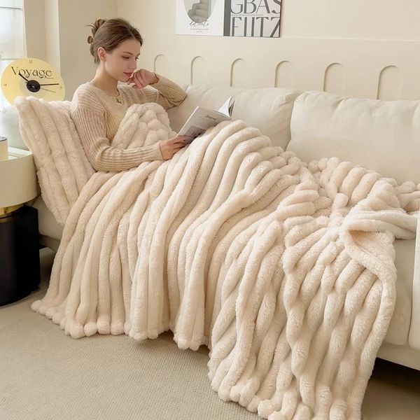 Плед Coral Fleece рельефный 150x200 см Beige 3_08638 фото