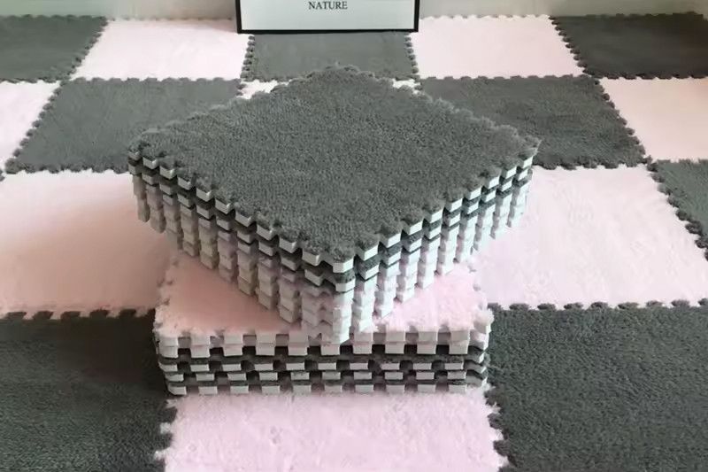 Игровой коврик-пазл 20 пазлов с ворсом 30x30см серо-розовый 3_05881 фото